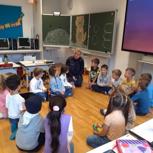 Verkehrserziehung mit der Polizei 2425