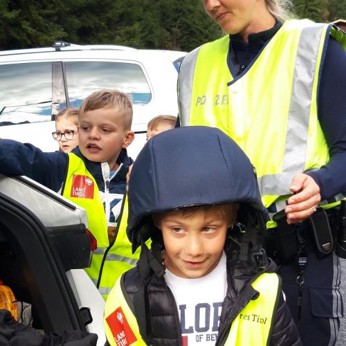 Verkehrserziehung mit der Polizei 2425